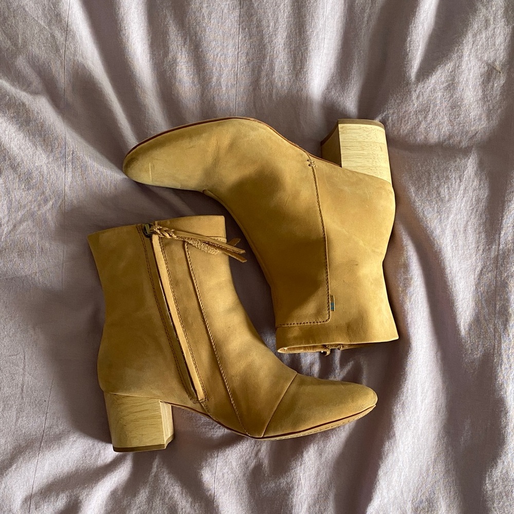 Toms Tan Leather Ankle Boots with Side Zipper